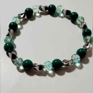 Elegant Green and Silver Beaded Bracelet